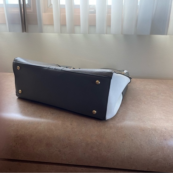 Large Color-block handbag. Perfect condition. - Picture 6 of 8